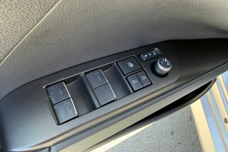 Toyota Camry din 2022 cu 71.559 km - oferta TOY213024 - foto 21