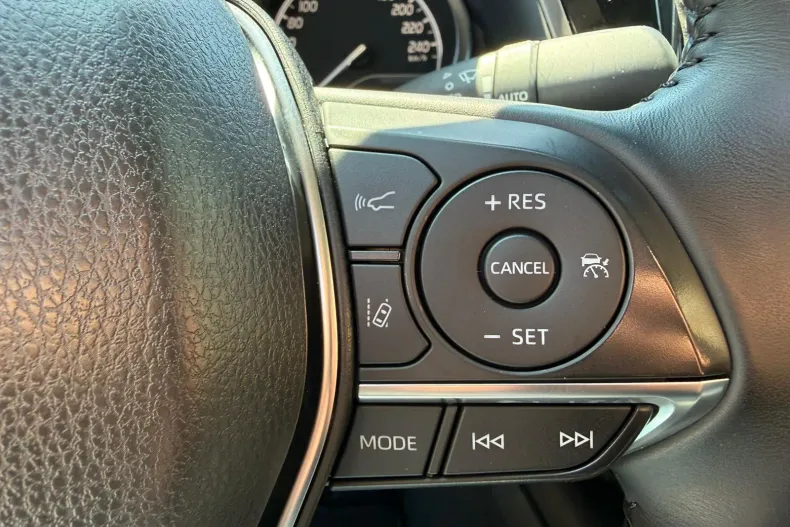 Toyota Camry din 2022 cu 71.559 km - oferta TOY213024 - foto 25