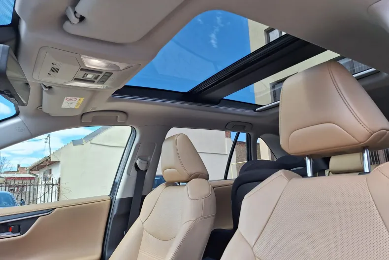 Toyota RAV4 din 2023 cu 46.032 km - oferta TOY213070 - foto 12