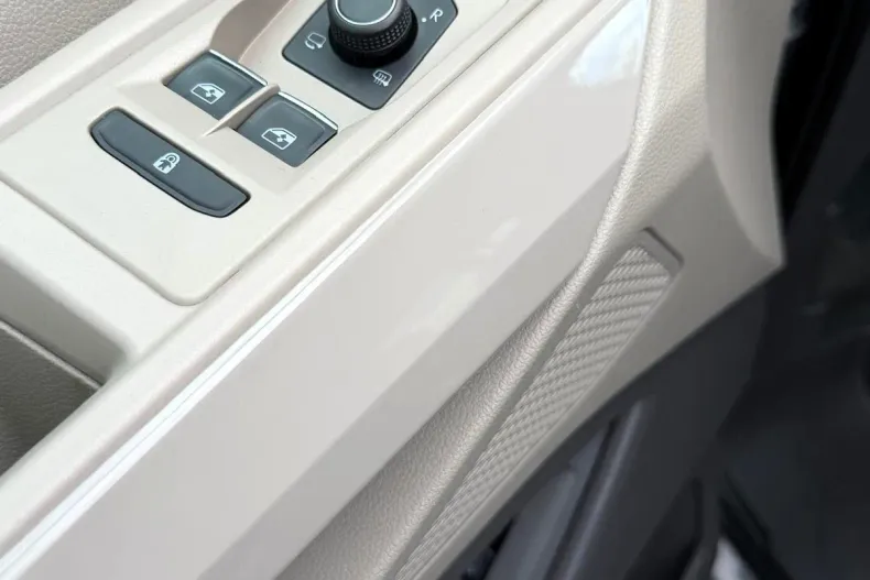 Volkswagen Multivan din 2023 cu 82.657 km - oferta VOL213100 - foto 9