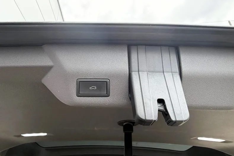 Volkswagen Multivan din 2023 cu 82.657 km - oferta VOL213100 - foto 23
