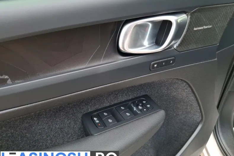 Volvo XC40 din 2023 cu 28.740 km - oferta VOL213122 - foto 10