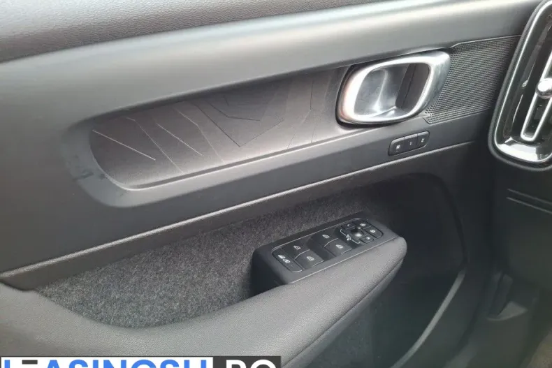 Volvo XC40 din 2023 cu 28.152 km - oferta VOL213123 - foto 11