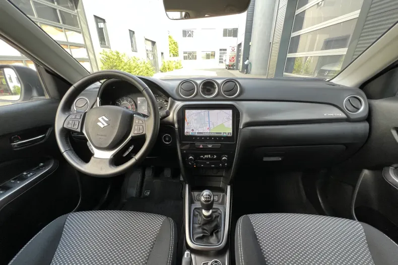Suzuki Vitara din 2024 cu 14.122 km - oferta SUZ213130 - foto 4