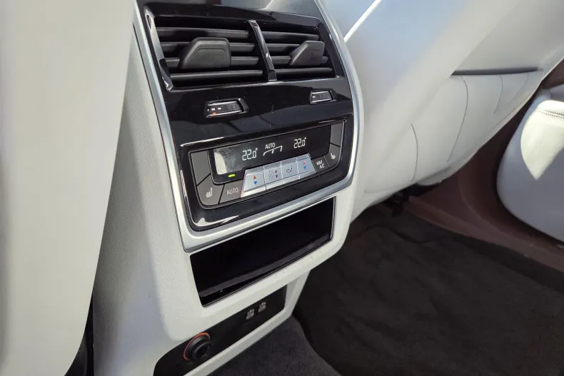BMW XM (Seria X) din 2025 cu 24.805 km - oferta BMW213147 - foto 31