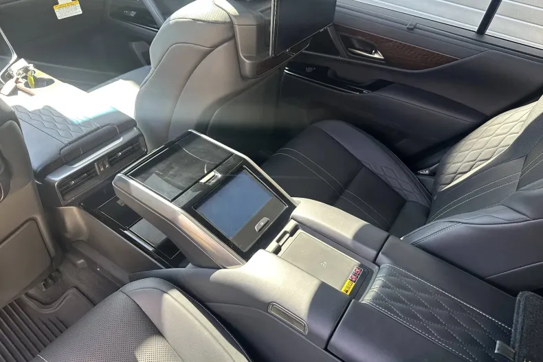 Lexus Seria LX din 2025 cu 10 km - oferta LEX213183 - foto 21