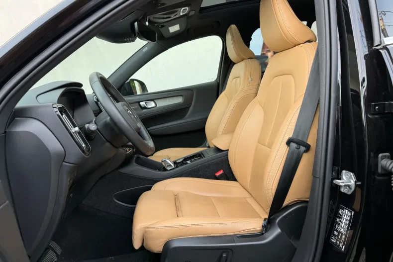 Volvo XC40 din 2021 cu 30.511 km - oferta VOL213190 - foto 3