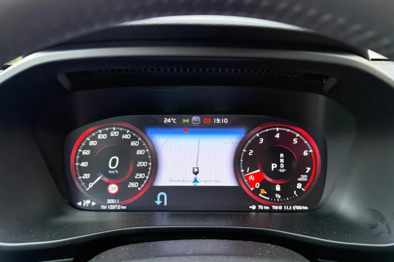 Volvo XC40 din 2021 cu 30.511 km - oferta VOL213190 - foto 5