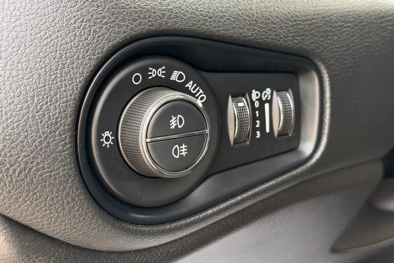 Jeep Renegade din 2023 cu 66.000 km - oferta JEE213210 - foto 35