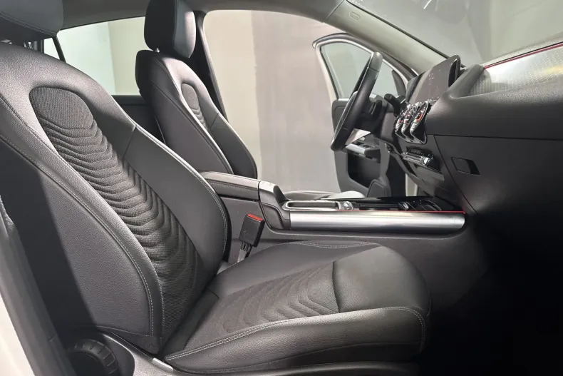 Mercedes-Benz GLA din 2024 cu 27.188 km - oferta MER213232 - foto 11