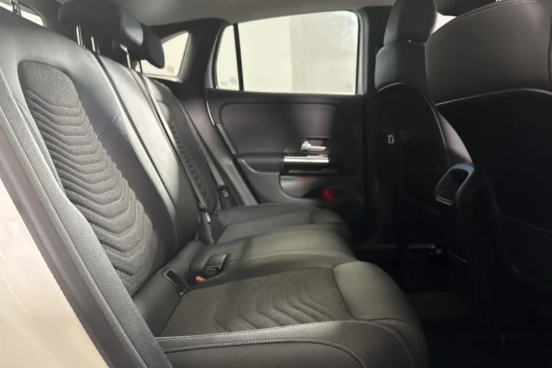 Mercedes-Benz GLA din 2024 cu 27.188 km - oferta MER213232 - foto 12