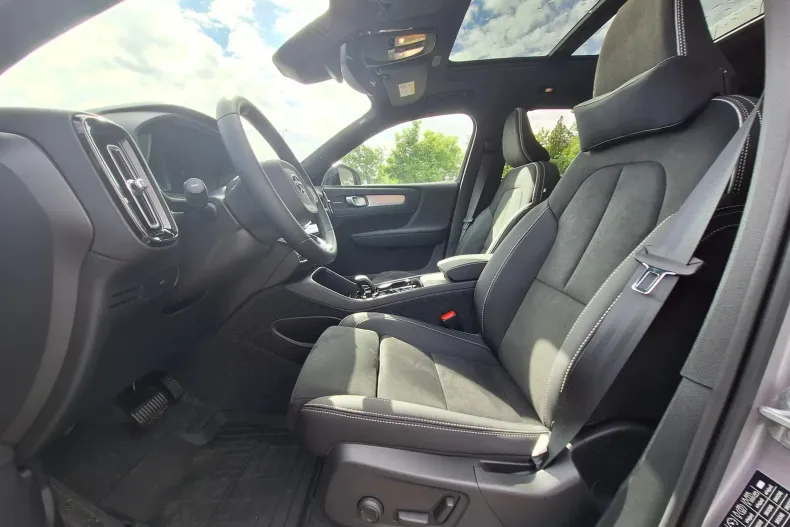 Volvo XC40 din 2026 cu 14 km - oferta VOL213271 - foto 17