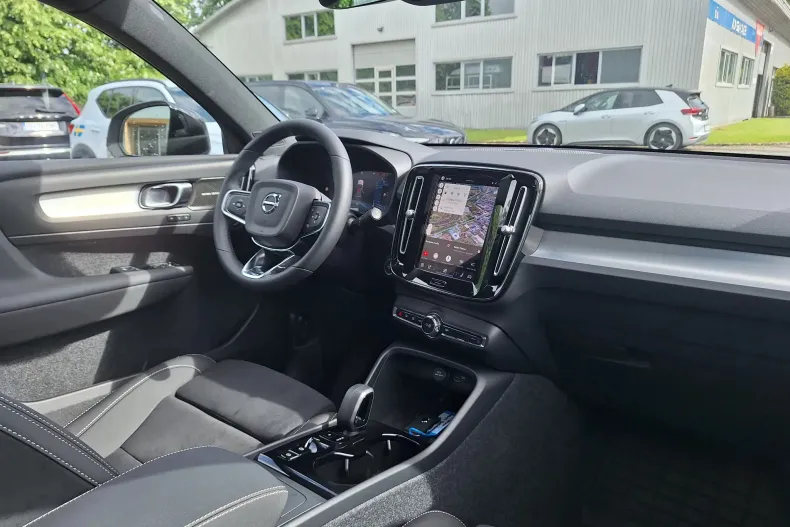 Volvo XC40 din 2026 cu 14 km - oferta VOL213271 - foto 19