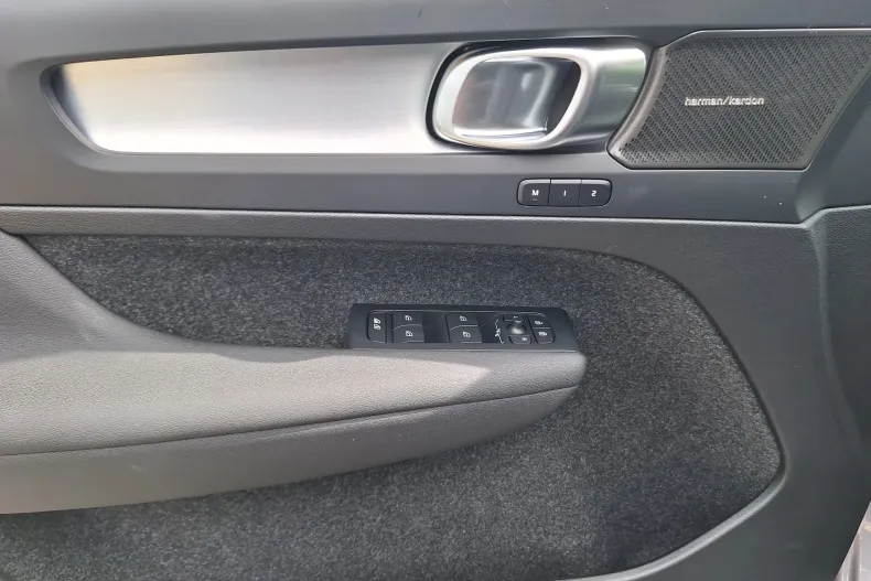 Volvo XC40 din 2026 cu 14 km - oferta VOL213271 - foto 36