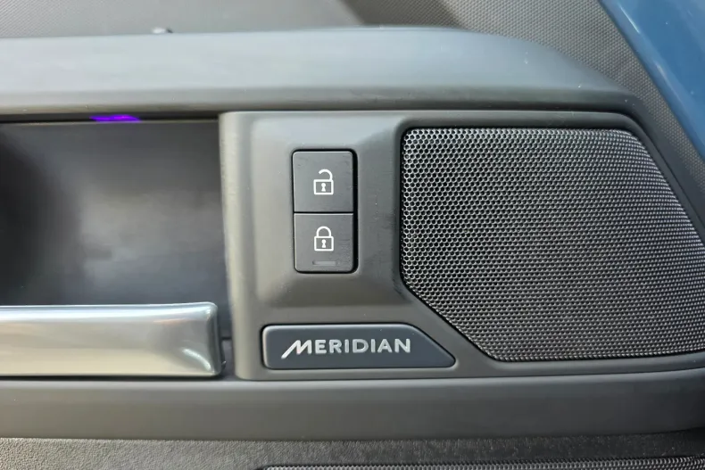 Land Rover Defender din 2025 cu 9.000 km - oferta LAN213277 - foto 13
