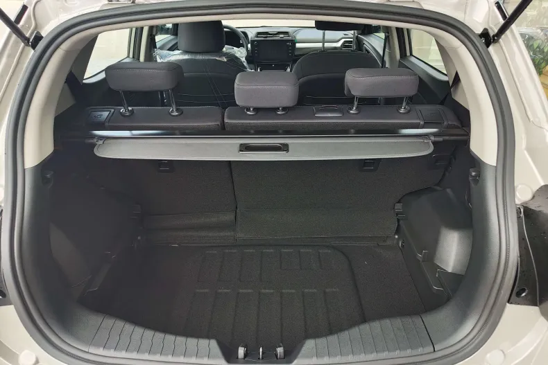 KGM Tivoli din 2025 cu 7 km - oferta KGM213278 - foto 12