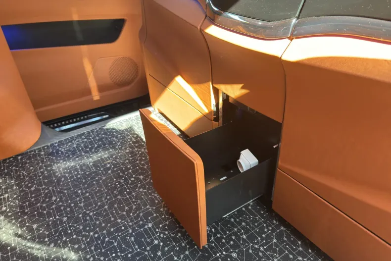 Volkswagen Multivan din 2026 cu 5.100 km - oferta VOL213289 - foto 33