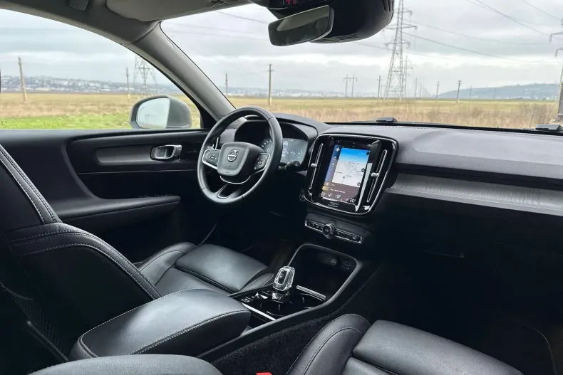 Volvo XC40 din 2021 cu 82.747 km - oferta VOL213320 - foto 2