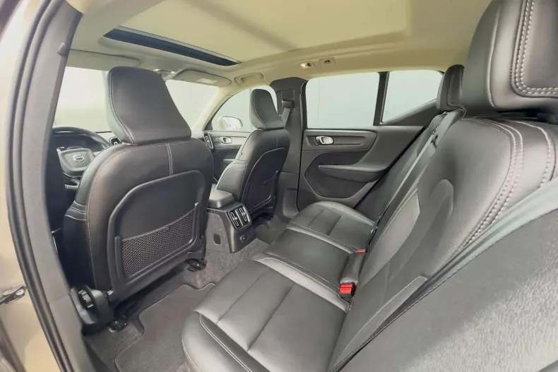 Volvo XC40 din 2021 cu 82.747 km - oferta VOL213320 - foto 17