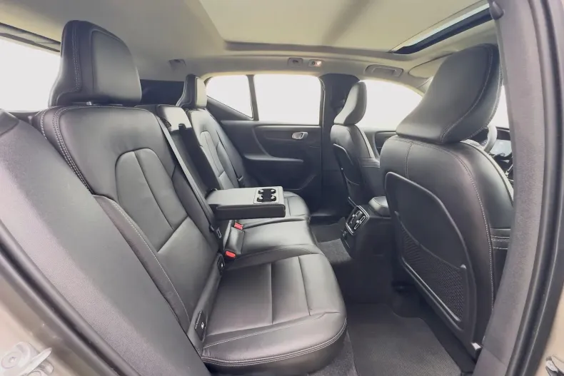 Volvo XC40 din 2021 cu 82.747 km - oferta VOL213320 - foto 19
