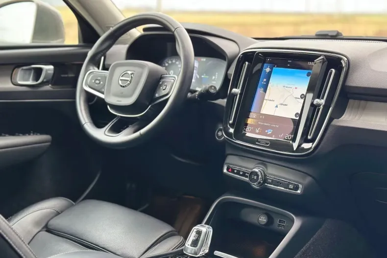 Volvo XC40 din 2021 cu 82.747 km - oferta VOL213320 - foto 21