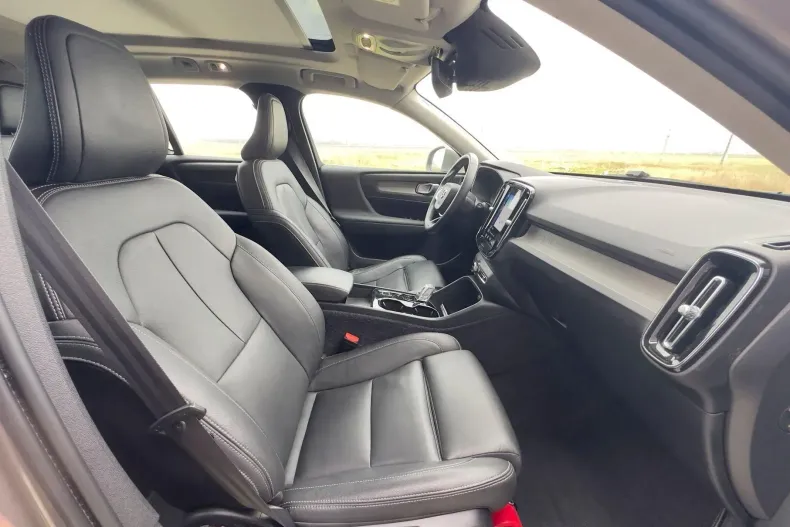 Volvo XC40 din 2021 cu 82.747 km - oferta VOL213320 - foto 22