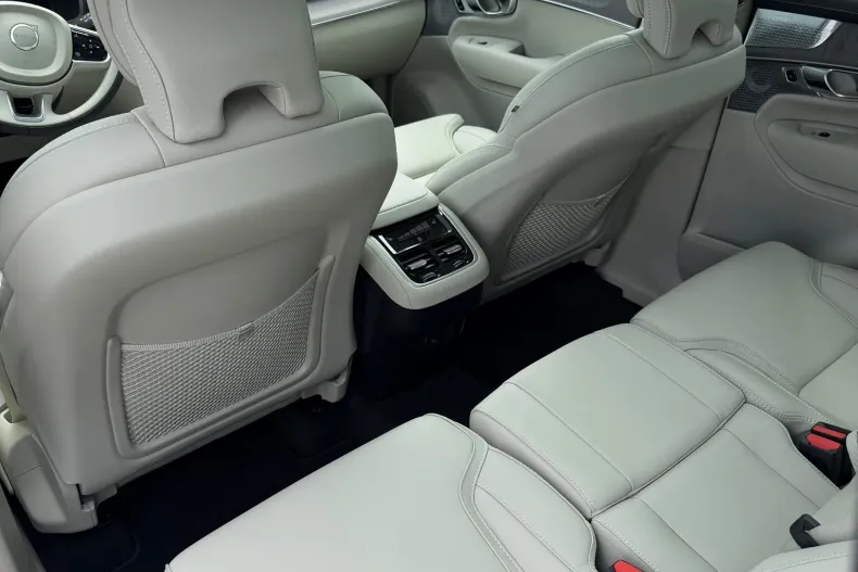 Volvo XC90 din 2026 cu 1.638 km - oferta VOL213356 - foto 8