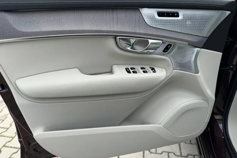Volvo XC90 din 2026 cu 1.638 km - oferta VOL213356 - foto 9