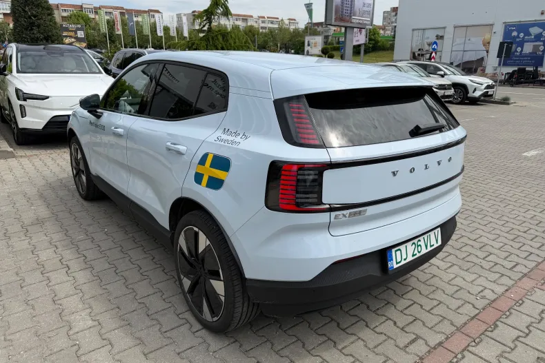 Volvo EX30 din 2025 cu 868 km - oferta VOL213357 - foto 5