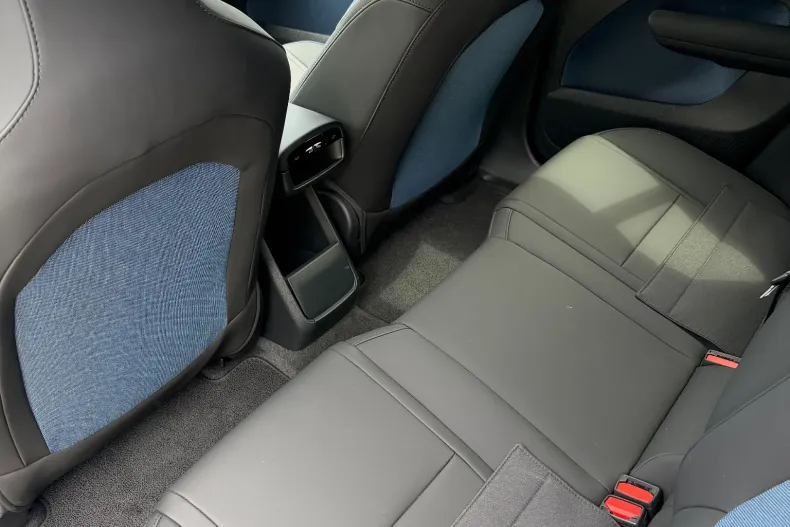 Volvo EX30 din 2025 cu 868 km - oferta VOL213357 - foto 6