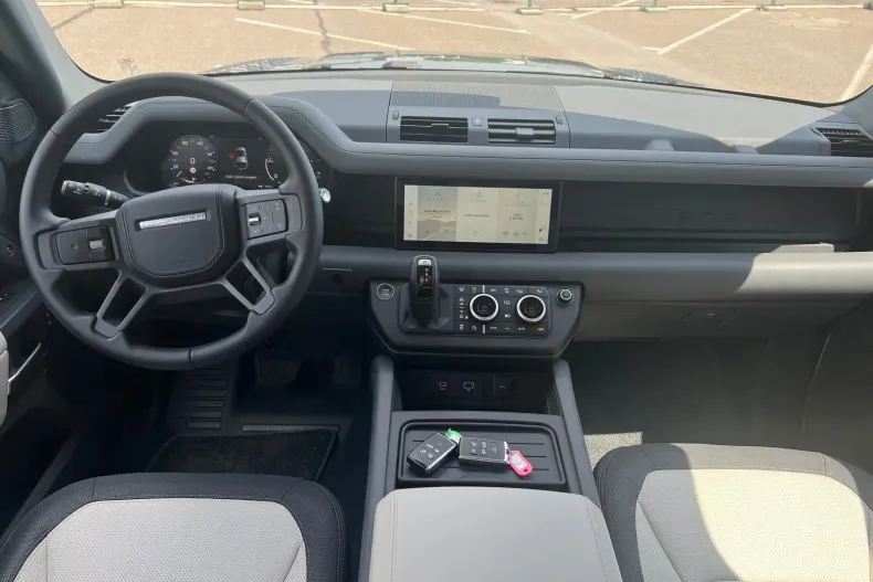 Land Rover Defender din 2023 cu 16.500 km - oferta LAN213370 - foto 2