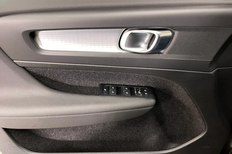 Volvo XC40 din 2020 cu 98.953 km - oferta VOL213385 - foto 22