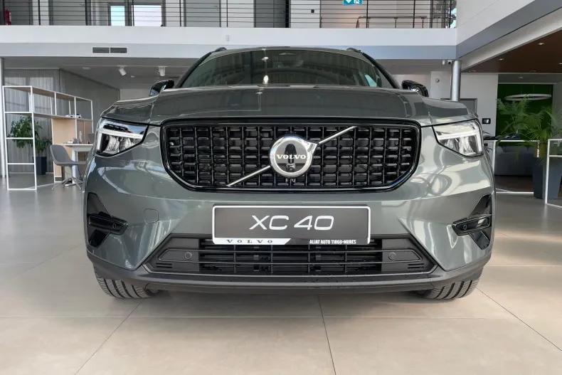 Volvo XC40 din 2026 cu 9 km - oferta VOL213386 - foto 2