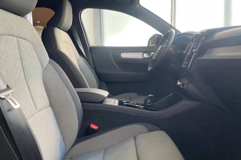 Volvo XC40 din 2026 cu 9 km - oferta VOL213386 - foto 9