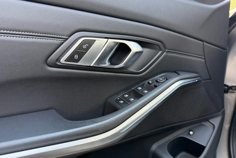 BMW 330e (Seria 3) din 2021 cu 127.409 km - oferta BMW213388 - foto 12
