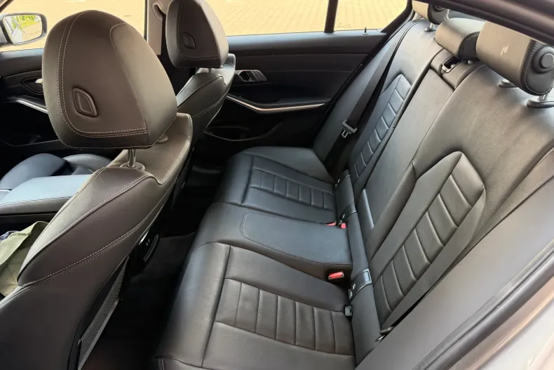 BMW 330e (Seria 3) din 2021 cu 127.409 km - oferta BMW213388 - foto 13