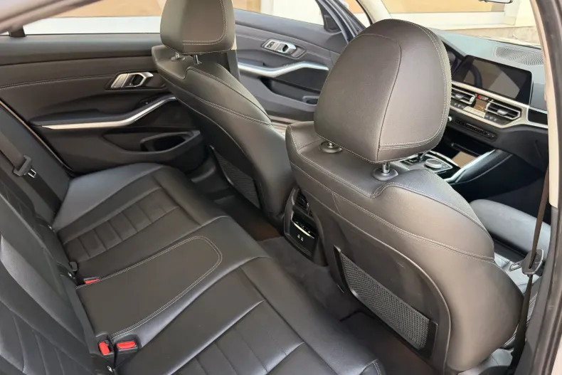 BMW 330e (Seria 3) din 2021 cu 127.409 km - oferta BMW213388 - foto 16