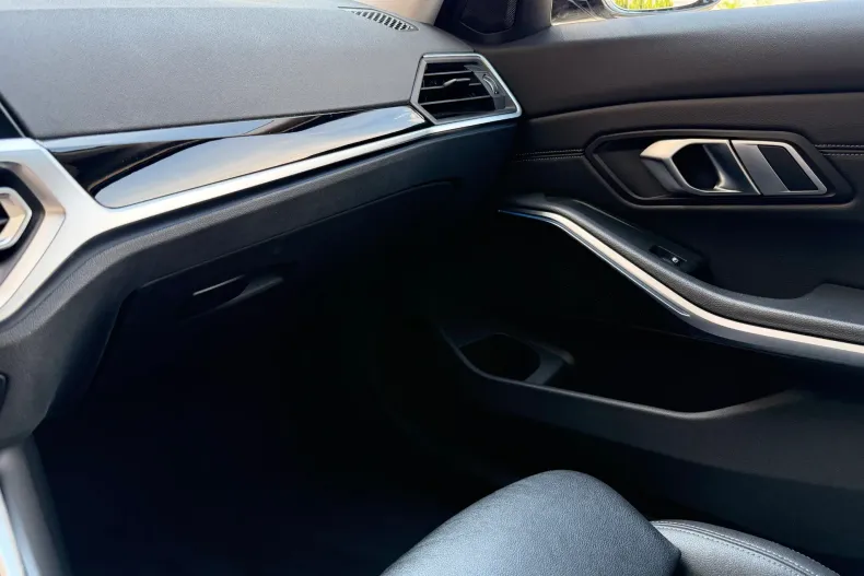BMW 330e (Seria 3) din 2021 cu 127.409 km - oferta BMW213388 - foto 23