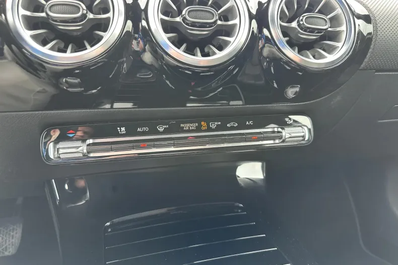 Mercedes-Benz A 180 (Clasa A) din 2023 cu 91.762 km - oferta MER213403 - foto 17