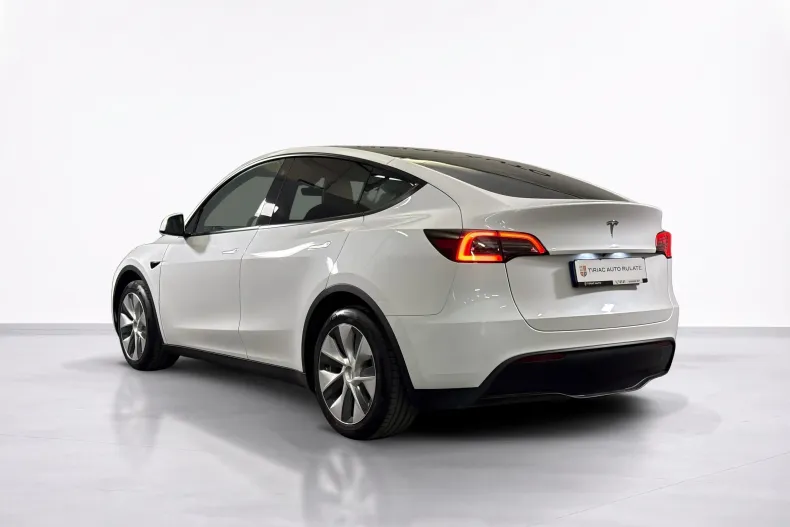 Tesla Model Y din 2023 cu 48.940 km - oferta TES213429 - foto 3