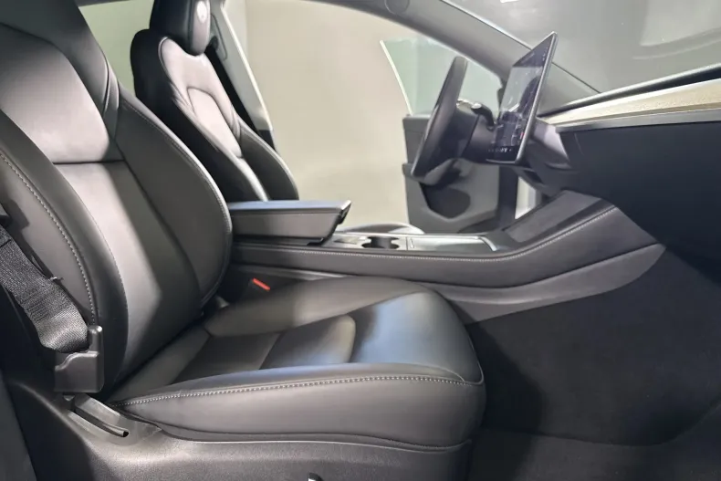 Tesla Model Y din 2023 cu 48.940 km - oferta TES213429 - foto 11