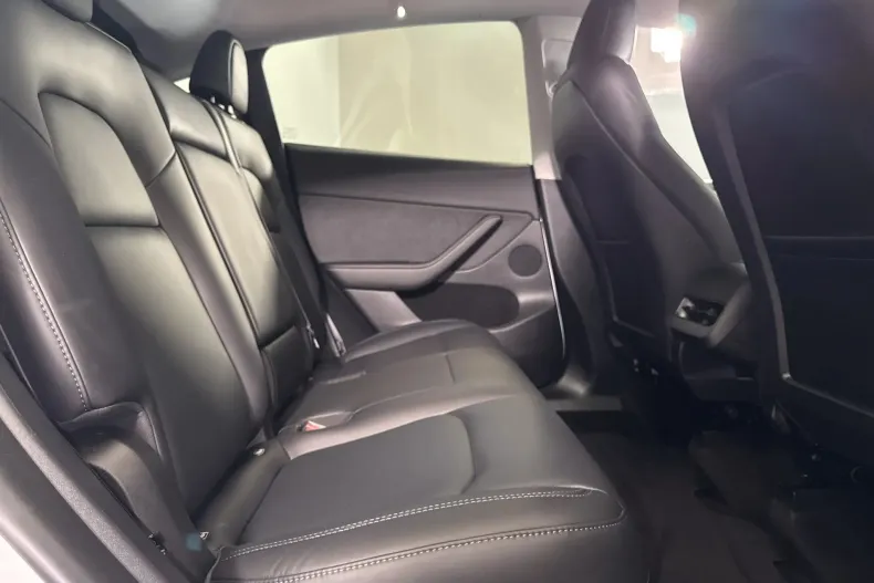 Tesla Model Y din 2023 cu 48.940 km - oferta TES213429 - foto 12