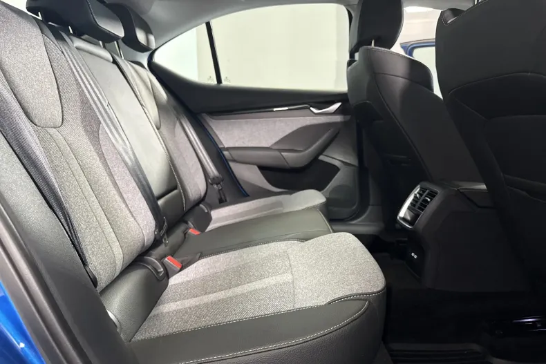 Skoda Octavia din 2024 cu 19.812 km - oferta SKO213438 - foto 12