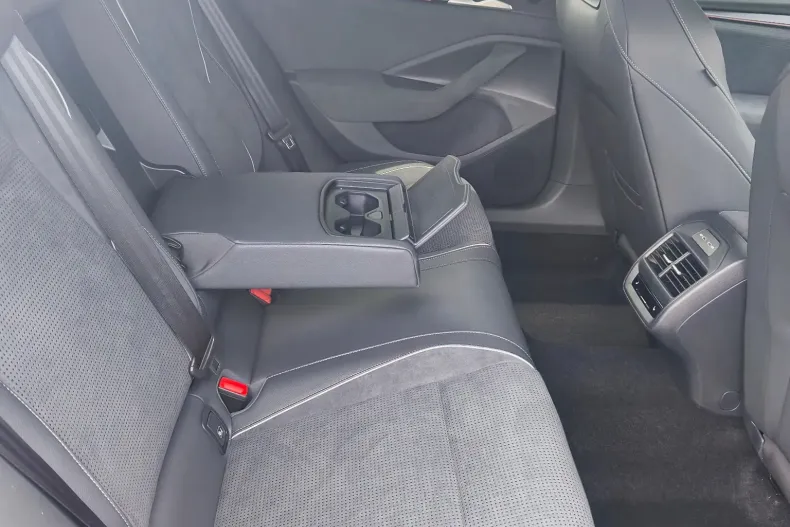 Skoda Superb din 2026 cu 6 km - oferta SKO213474 - foto 4