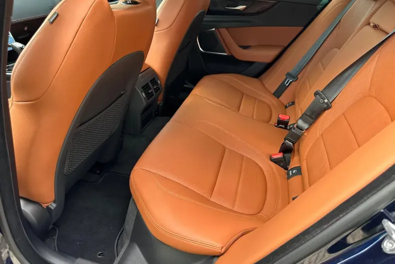 Jaguar XE din 2024 cu 3.000 km - oferta JAG213489 - foto 7