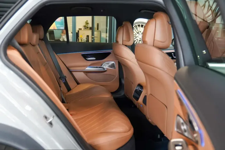 Mercedes-Benz E 450 (Clasa E) din 2024 cu 11.414 km - oferta MER213558 - foto 5
