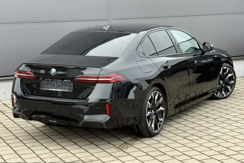 BMW 550 (Seria 5) din 2024 cu 23.843 km - oferta BMW213568 - foto 3