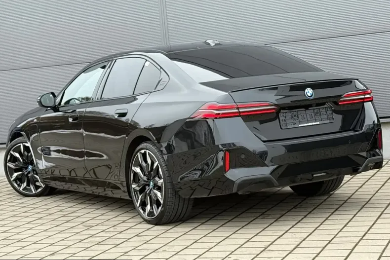 BMW 550 (Seria 5) din 2024 cu 23.843 km - oferta BMW213568 - foto 9