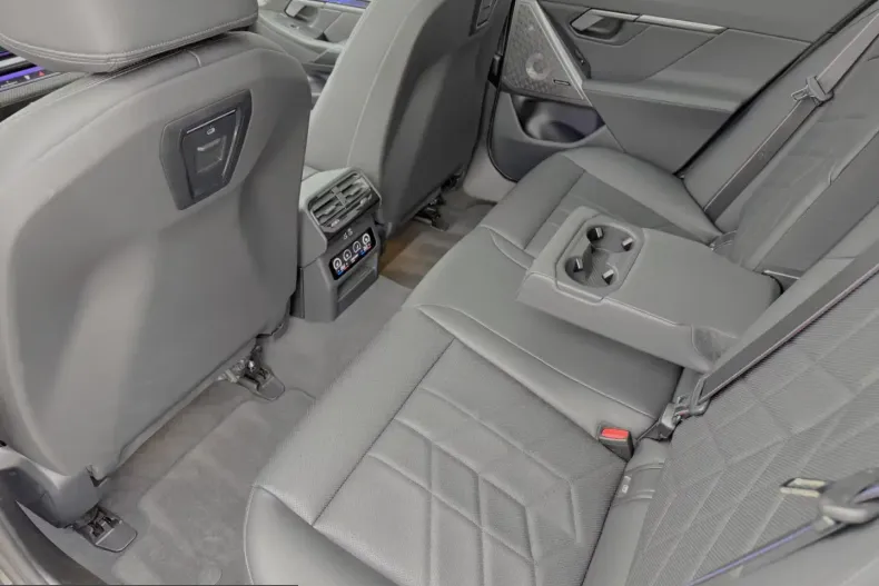 BMW 550 (Seria 5) din 2024 cu 23.843 km - oferta BMW213568 - foto 17