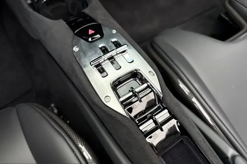 Ferrari 296 GTS din 2025 cu 1.500 km - oferta FER213580 - foto 17